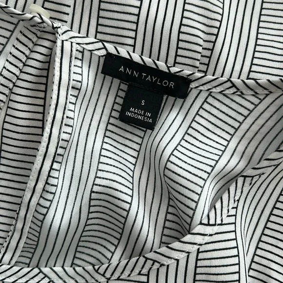 Ann Taylor long Sleeve Striped Tie Waist Blouse Size Small EUC - Picture 6 of 7